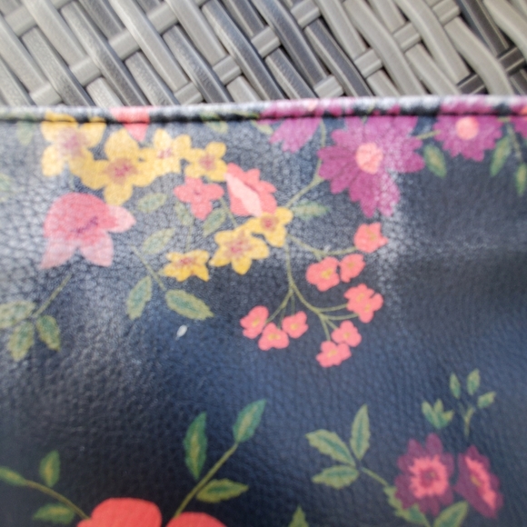 Apt 9 Black & Floral Crossbody Bag - Picture 5 of 7